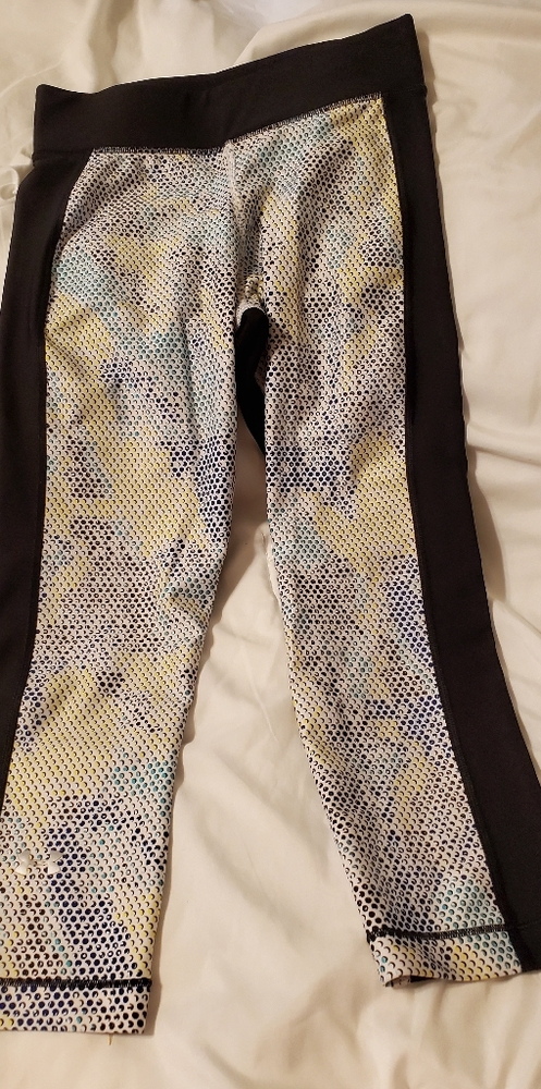 Under Armour cropped workout leggings